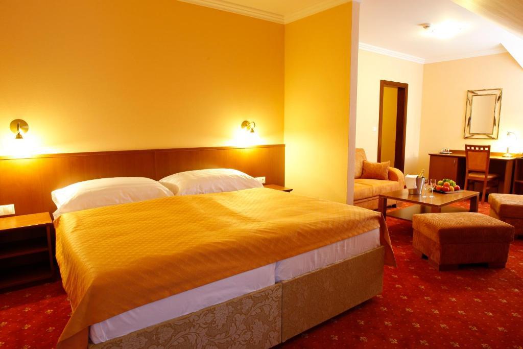 Hotel Majolika Modra Cameră foto